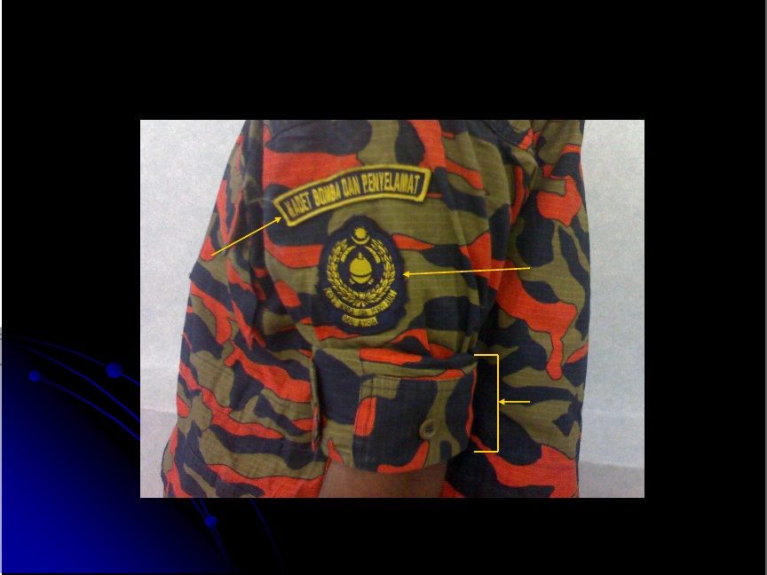 Baju kadet bomba sekolah menengah